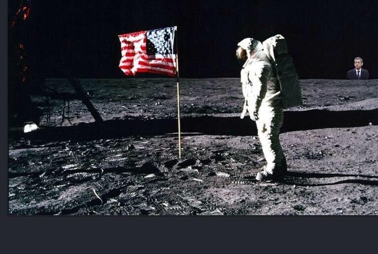 Το Twitter σπάει πλάκα με τον Σαρκοζί -Προσπαθεί να «χωθεί» στους Beatles, το Μυστικό Δείπνο και τα «Φιλαράκια» [εικόνες] | iefimerida.gr 0