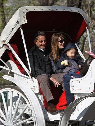 Ο ρομαντικός Νικολά Σαρκοζί –Πήγε την Κάρλα Μπρούνι βόλτα με την άμαξα στη Νέα Υόρκη [εικόνες] | iefimerida.gr 5