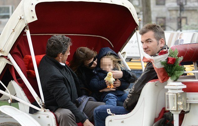 Ο ρομαντικός Νικολά Σαρκοζί –Πήγε την Κάρλα Μπρούνι βόλτα με την άμαξα στη Νέα Υόρκη [εικόνες] | iefimerida.gr 6