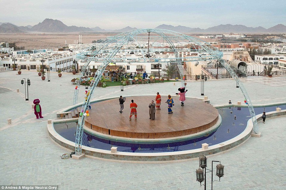 Περιοχή «φάντασμα» το Σαρμ Ελ Σέιχ: Μόνο καμήλες και λιγοστοί ντόπιοι κυκλοφορούν στους δρόμους [εικόνες] | iefimerida.gr 19