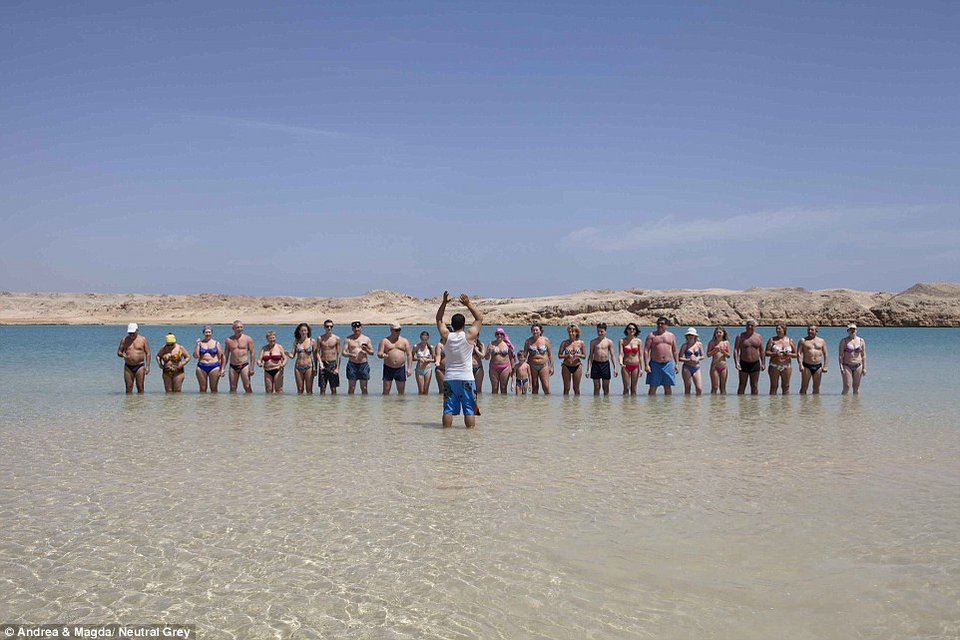 Περιοχή «φάντασμα» το Σαρμ Ελ Σέιχ: Μόνο καμήλες και λιγοστοί ντόπιοι κυκλοφορούν στους δρόμους [εικόνες] | iefimerida.gr 20