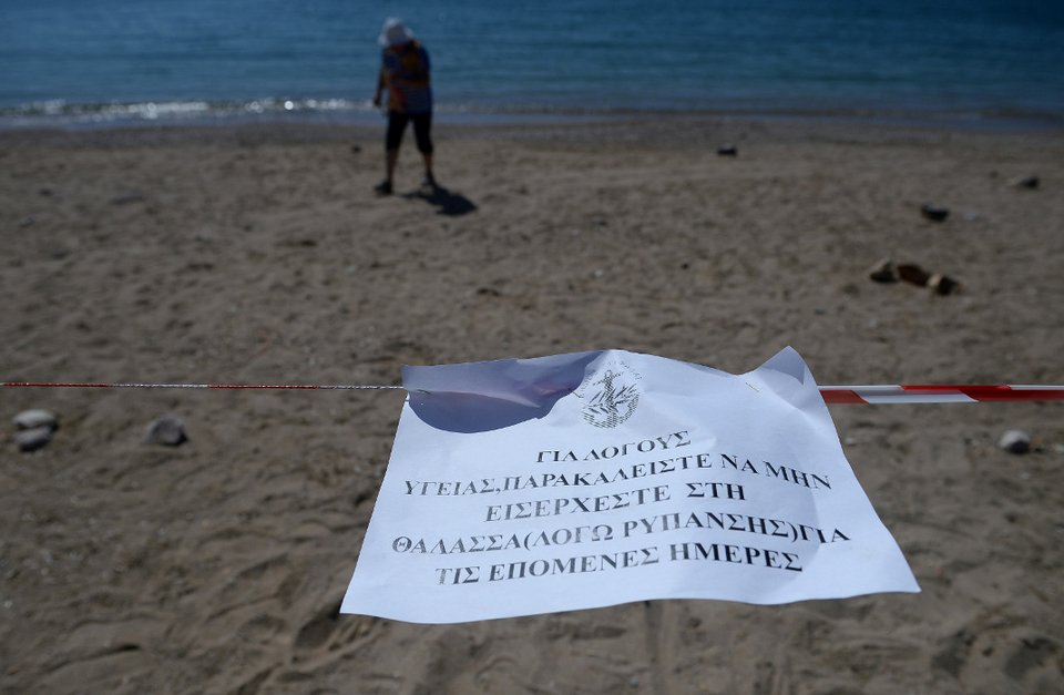 Η ρύπανση έφτασε στο Λαγονήσι -Η τελευταία ενημέρωση για τις «μαύρες» ακτές [εικόνες] | iefimerida.gr 0