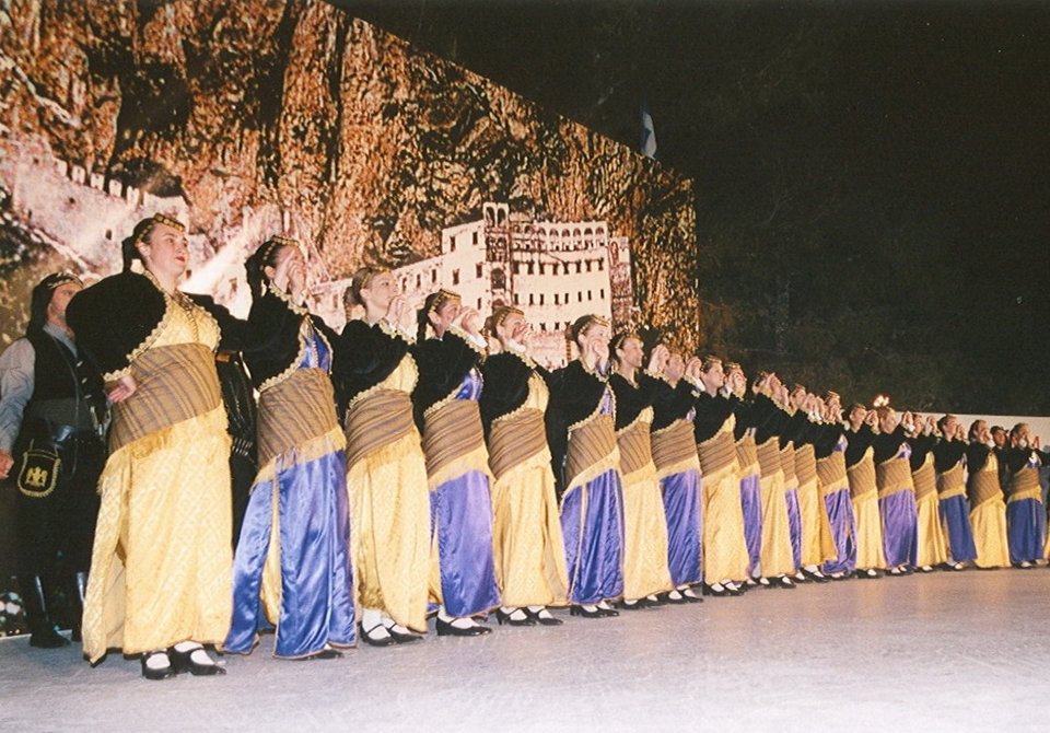 Παμποντιακόν πανοΰρ στα Σούρμενα -Με Ταφικό Εθιμο που τελείται επί 96 χρόνια [εικόνες]  | iefimerida.gr 7