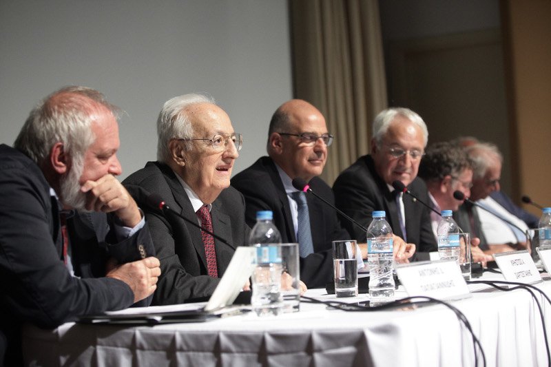 Ο Χρήστος Σαρτζετάκης παρουσίασε την αυτοβιογραφία του [εικόνες] | iefimerida.gr 0