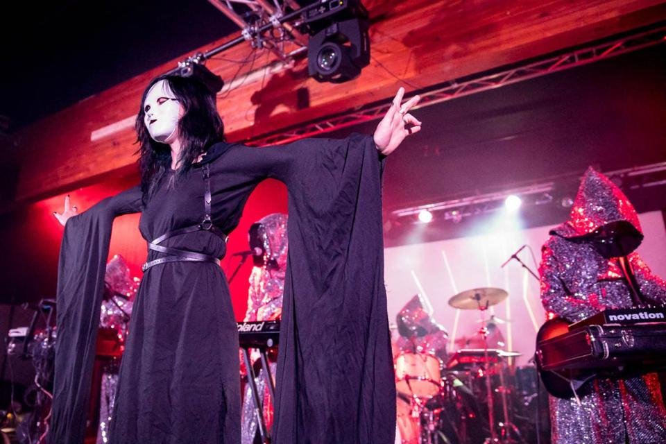 Μέσα στη συγκέντρωση του «Satanic Temple» -Διαλέξεις για δαιμονισμένες γάτες και επικλήσεις [εικόνες] | iefimerida.gr 0