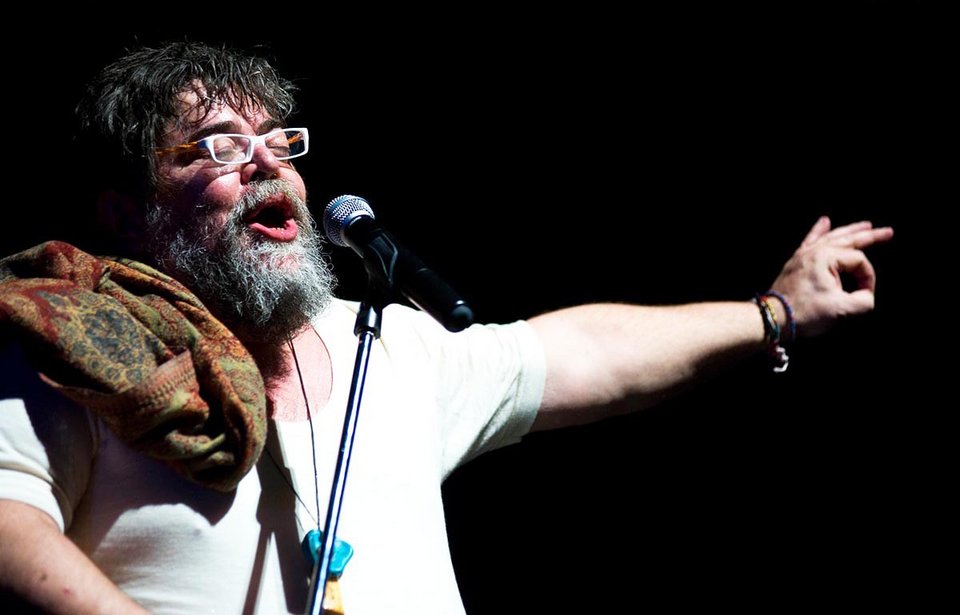 Τρεις μουσικές θεατρικές παραστάσεις που αξίζουν. Δεν είναι μιούζικαλ αλλά παίζονται σε θέατρα [εικόνες] | iefimerida.gr 1