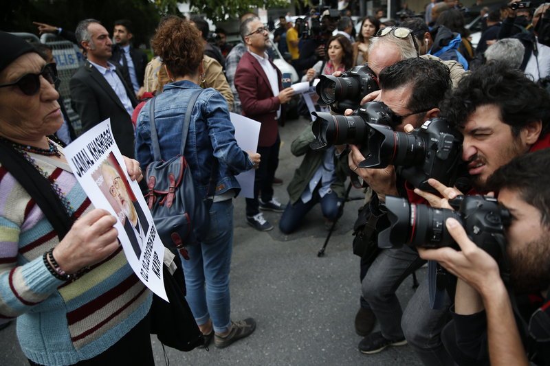Οι 15 έφυγαν από τη χώρα σε τέσσερις διαφορετικές χρονικές στιγμές, γράφει η Sabah.