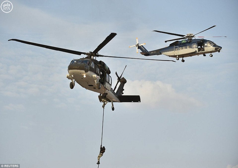 Πετάνε-πετάνε (κυριολεκτικά) τα κομάντα -Εντυπωσιακές φωτό με Σαουδάραβες στρατιώτες εν δράσει [εικόνες] | iefimerida.gr 2