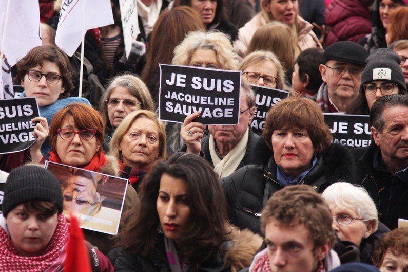 Η φρικτή ιστορία βίας και βιασμών της γυναίκας που πήρε χάρη από τον Φρανσουά Ολάντ [εικόνες] | iefimerida.gr 0