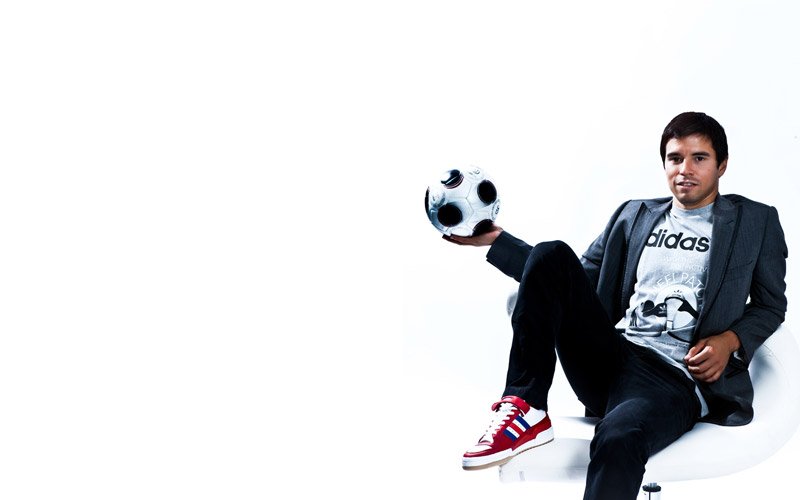 Χαβιέ Σαβιόλα: Ο «κούνελος» που τρελαίνει τους Ολυμπιακούς - Η παιδική ασθένεια, ο θάνατος του πατέρα του και η Ρομανέλα [εικόνες] | iefimerida.gr 6