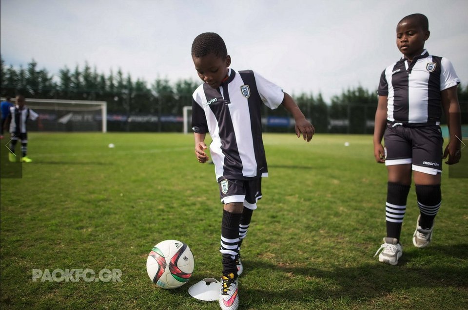 Μια ξεχωριστή μέρα στον ΠΑΟΚ: Προπόνηση των παικτών με προσφυγόπουλα [εικόνες] | iefimerida.gr 0