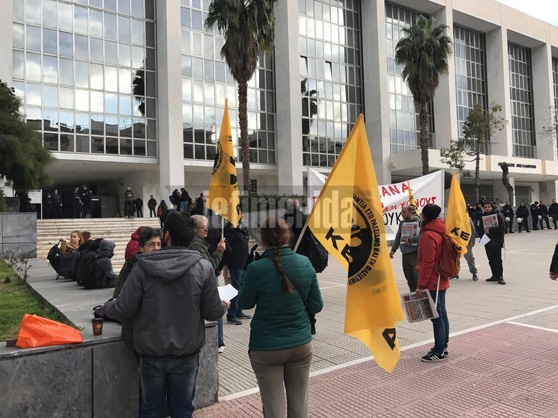 Στιγμιότυπο από την αντιφασιστική συγκέντρωση