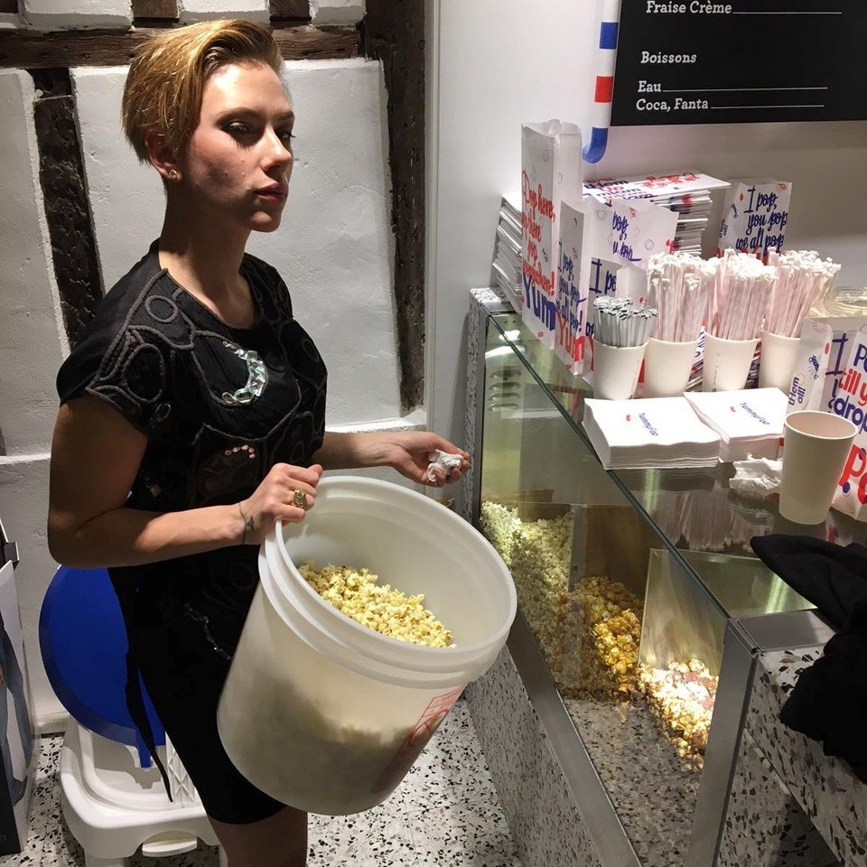 Αδιαχώρητο στο Παρίσι για το μαγαζί με ποπ κορν της Σκάρλετ Γιόχανσον [εικόνες] | iefimerida.gr 8