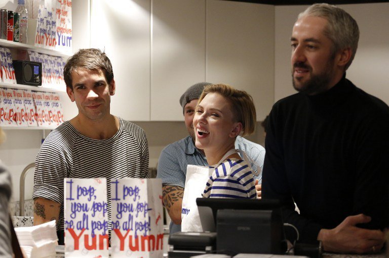 Αδιαχώρητο στο Παρίσι για το μαγαζί με ποπ κορν της Σκάρλετ Γιόχανσον [εικόνες] | iefimerida.gr 1