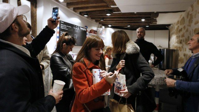 Αδιαχώρητο στο Παρίσι για το μαγαζί με ποπ κορν της Σκάρλετ Γιόχανσον [εικόνες] | iefimerida.gr 4