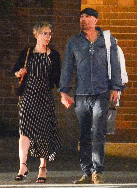 Με 52χρονο δικηγόρο είναι ξανά ερωτευμένη η Σκάρλετ Γιόχανσον [εικόνες] | iefimerida.gr 0