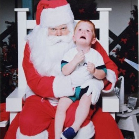 Εσείς θα καθόσασταν στα πόδια αυτού του Άγιου Βασίλη; [εικόνες]  | iefimerida.gr 0