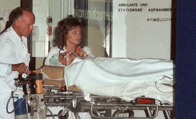 26 χρόνια από την απόπειρα δολοφονίας κατά του Σόιμπλε -Mια απίστευτη ιστορία [εικόνες & βίντεο] | iefimerida.gr 0