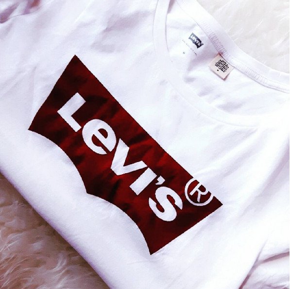 Πώς ένα απλό, φαρδύ t-shirt Levi's έχει γίνει απόλυτη μόδα -Το φορούν με τα πάντα [εικόνες] | iefimerida.gr 6