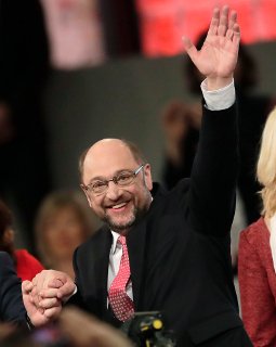 Σάρωσε ο Σουλτς: Εξελέγη πρόεδρος του SPD με ποσοστό... 100%! | iefimerida.gr 2