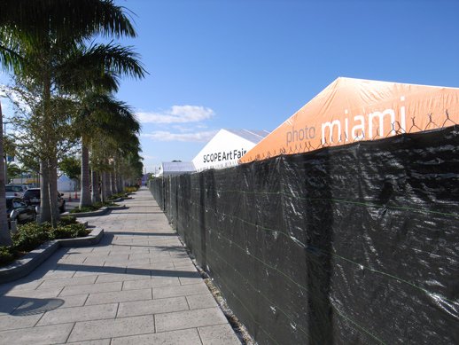 Ατομική έκθεση του Θανάση Λάλα, στη διάσημη Ocean Drive στο Μαϊάμι [εικόνες] | iefimerida.gr 5