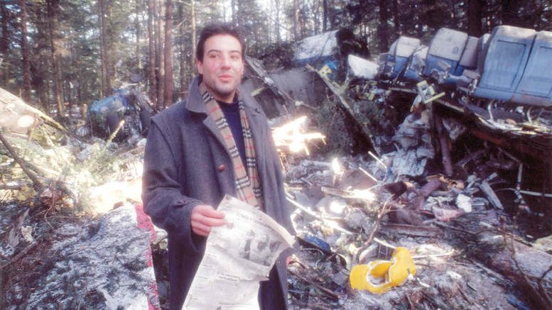 Ο Ελληνας που βγήκε ζωντανός από τα συντρίμμια του Airbus [εικόνες] | iefimerida.gr 0