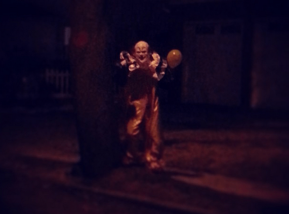 Κλόουν τρομοκρατεί τους κατοίκους της Νέας Υόρκης τη νύχτα [εικόνες] | iefimerida.gr 1