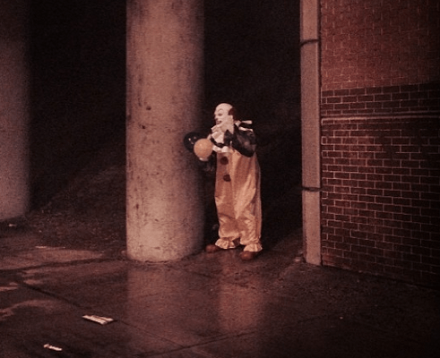 Κλόουν τρομοκρατεί τους κατοίκους της Νέας Υόρκης τη νύχτα [εικόνες] | iefimerida.gr 2