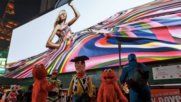 Στην Times Square η μεγαλύτερη γιγαντοοθόνη στον κόσμο: Εχει το μέγεθος ενός γηπέδου ποδοσφαίρου [βίντεο & εικόνες] | iefimerida.gr 2