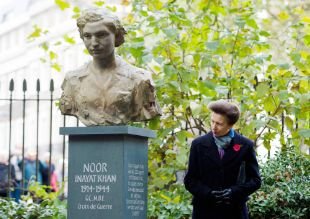 Η Βρετανία τιμά Ινδή πριγκίπισσα - κατάσκοπο του Β' Παγκοσμίου πολέμου [εικόνες] | iefimerida.gr 1