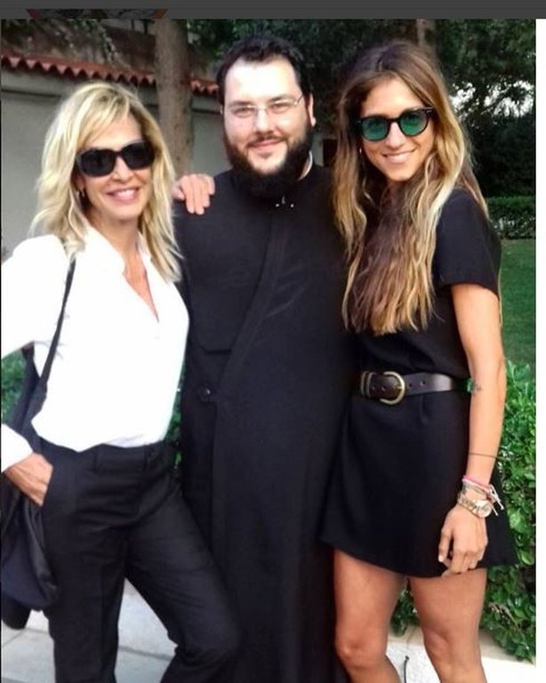 Σοφία Καρβέλα και Θανάσης Πανουργιάς βάφτισαν τον μικρό τους γιο [εικόνες] | iefimerida.gr 1