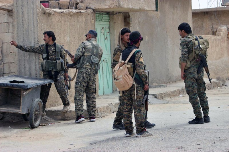 Συρία: Οι αντάρτες που υποστηρίζουν οι ΗΠΑ κλείνουν τον κλοιό στη Ράκα από τα νότια | iefimerida.gr 1