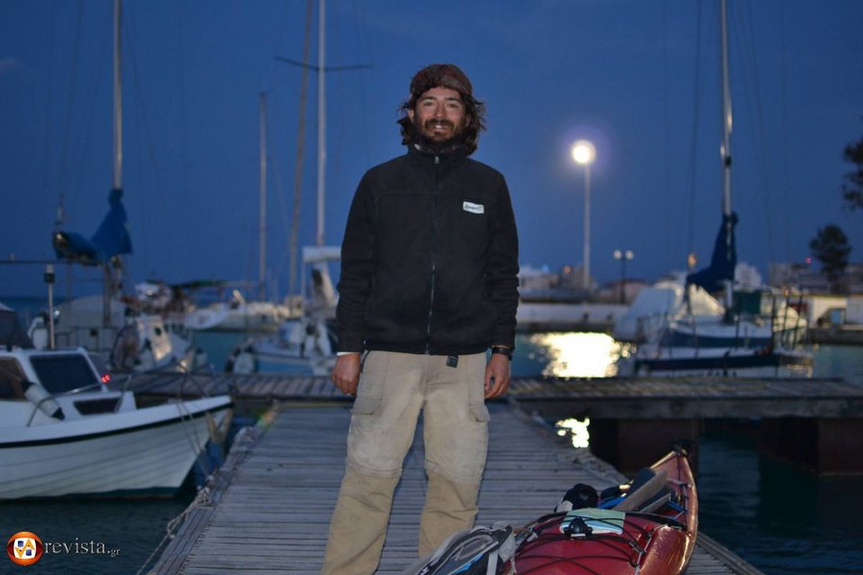 Ο Αμερικανός μαθηματικός που ταξίδεψε με καγιάκ από τη Βαρκελώνη ως την Ικαρία -Το απίστευτο ταξίδι και η ιστορία του [εικόνες] | iefimerida.gr 0