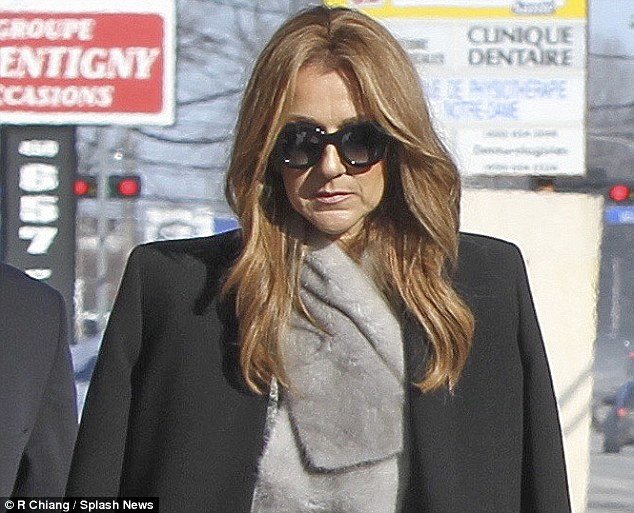 Η Σελίν Ντιόν στα γκρι, στην κηδεία του αδελφού της -Μια ημέρα αφότου αποχαιρέτησε τον σύζυγό της [εικόνες] | iefimerida.gr 1