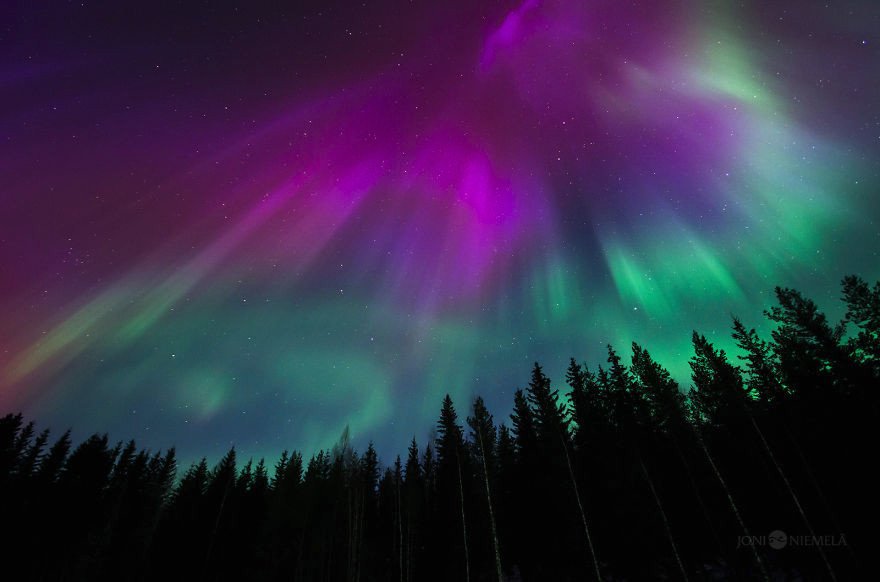 Βόρειο σέλας στη Φιλανδία: Ενα εντυπωσιακό «σόου» της φύσης [εικόνες]  | iefimerida.gr 1