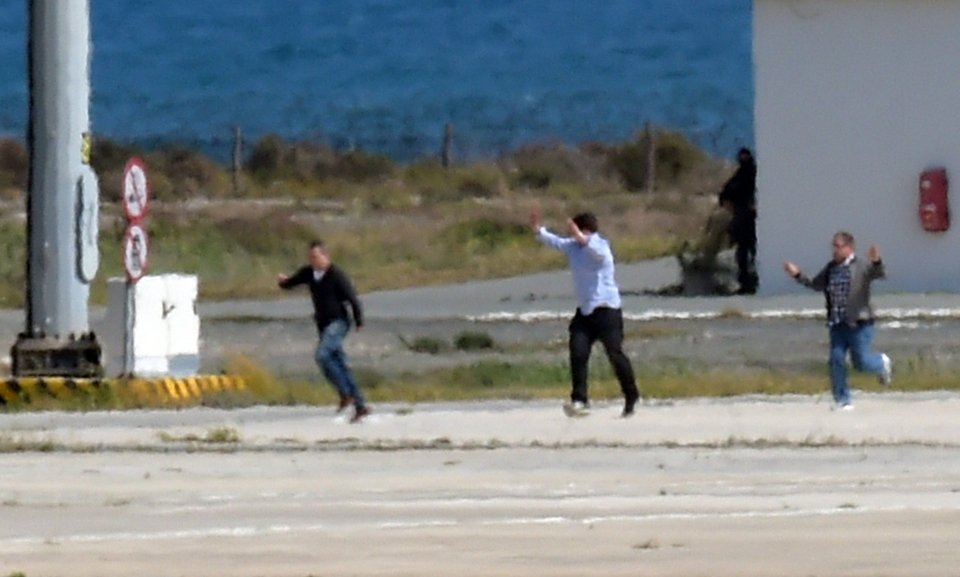 Ο 26χρονος Βρετανός που έβγαλε φωτογραφία με τον αεροπειρατή: «Ηταν η καλύτερη σέλφι όλων των εποχών» [εικόνες] | iefimerida.gr 1