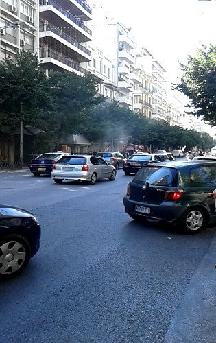 Θεσσαλονίκη: Φωτιά σε πολυκατοικία στο κέντρο της πόλης [εικόνες] | iefimerida.gr 0