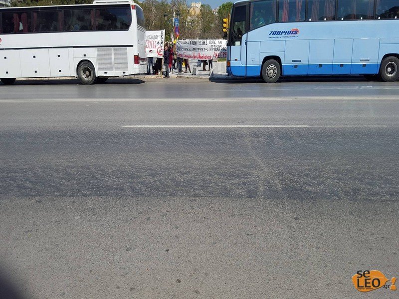 Πρόσφυγες από τα Διαβατά διαδηλώνουν χορεύοντας στο κέντρο της Θεσσαλονίκης [εικόνες &amp; βίντεο] | iefimerida.gr 0