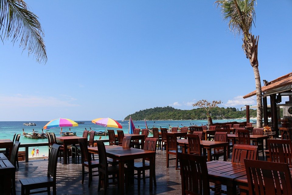 Σε αυτά τα 5 ελληνικά νησιά τα ξενοδοχεία βρέχονται στην κυριολεξία από τη θάλασσα [εικόνες] | iefimerida.gr 2