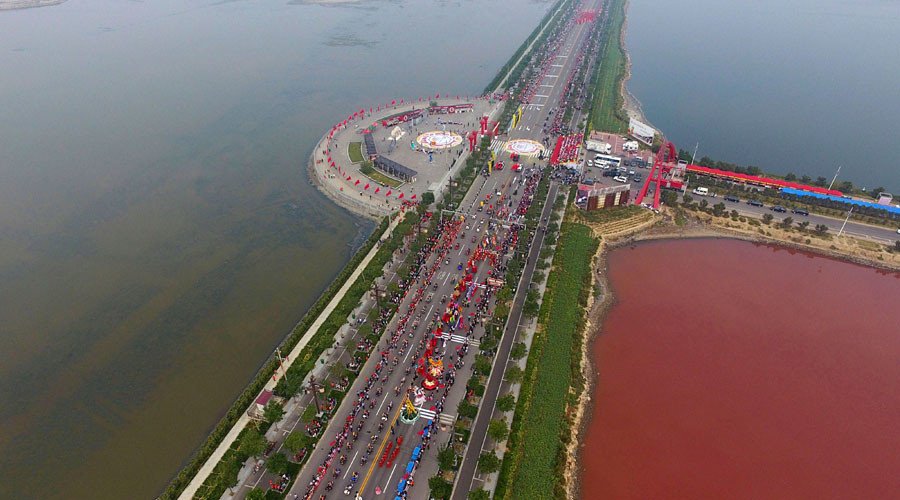 Η δίχρωμη «Νεκρά Θάλασσα» της Κίνας συναρπάζει -Μισή ροζ, μισή πράσινη [εικόνες & βίντεο]  | iefimerida.gr 0