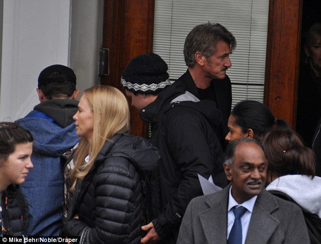 Σον Πεν και Σαρλίζ Θέρον σε εκνευρισμό - Η πρώτη συνάντηση μετά τον χωρισμό [εικόνες] | iefimerida.gr 3