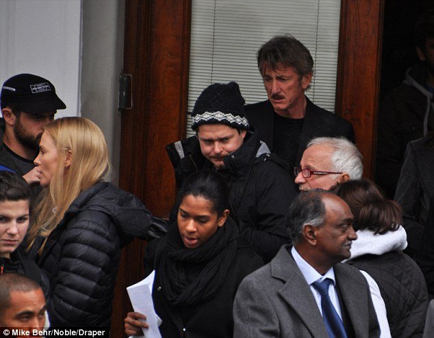 Σον Πεν και Σαρλίζ Θέρον σε εκνευρισμό - Η πρώτη συνάντηση μετά τον χωρισμό [εικόνες] | iefimerida.gr 5