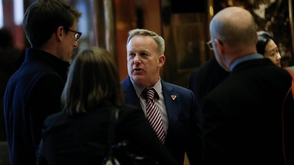 Ποιος είναι ο εκπρόσωπος του Τραμπ που μισούν οι δημοσιογράφοι [εικόνες] | iefimerida.gr 0