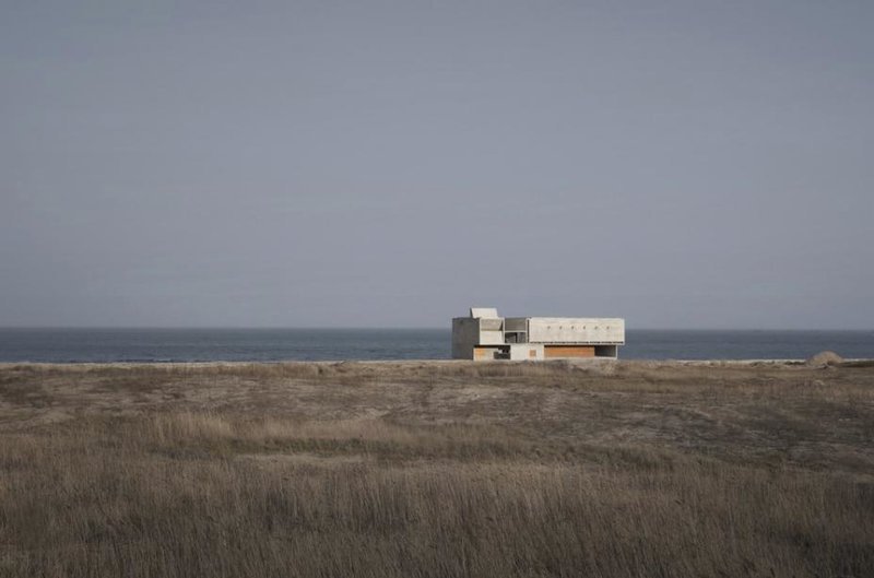 Η πιο μοναχική βιβλιοθήκη του κόσμου -Εκεί που το κύμα συναντά την άμμο [εικόνες] | iefimerida.gr 0