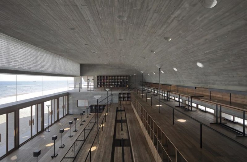 Η πιο μοναχική βιβλιοθήκη του κόσμου -Εκεί που το κύμα συναντά την άμμο [εικόνες] | iefimerida.gr 4