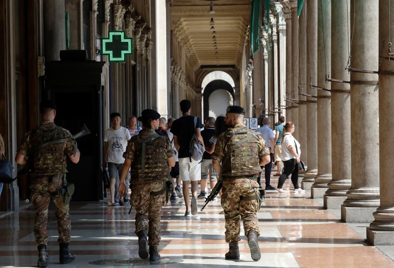 Με τσιμεντένια οδοφράγματα θωρακίζεται η Ιταλία -Φοβούνται τρομοκρατικό χτύπημα | iefimerida.gr 7