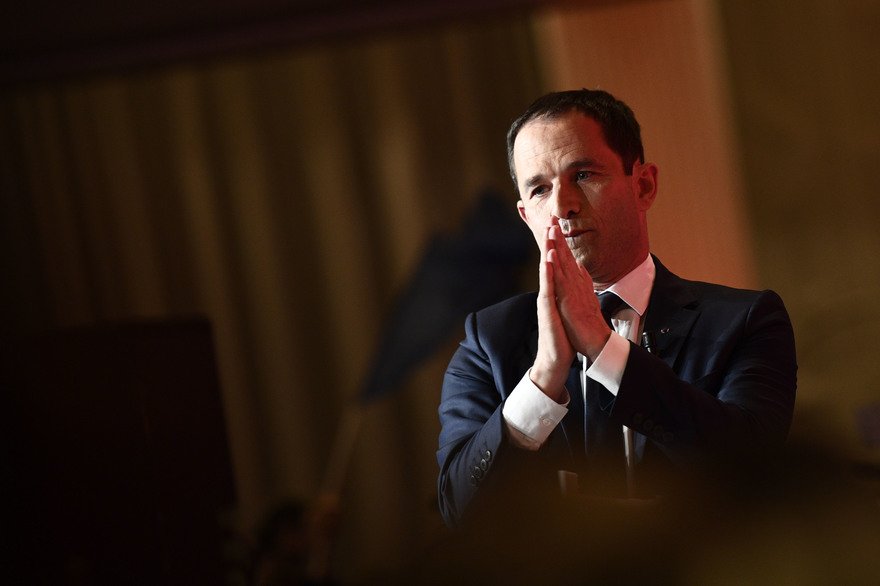 Ιστορικές στιγμές: Ολοι, πλην Μελανσόν, στηρίζουν Μακρόν για πρόεδρο | iefimerida.gr 1