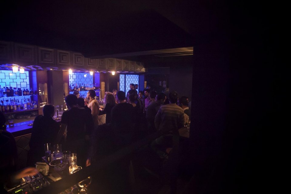Speakeasy: Αυτό είναι το πρώτο κρυφό μπαρ της Αθήνας το οποίο δεν γνωρίζει σχεδόν κανείς που βρίσκεται [εικόνες]  | iefimerida.gr 0