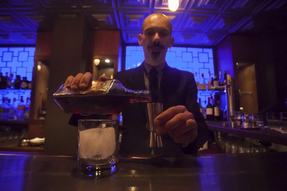 Speakeasy: Αυτό είναι το πρώτο κρυφό μπαρ της Αθήνας το οποίο δεν γνωρίζει σχεδόν κανείς που βρίσκεται [εικόνες]  | iefimerida.gr 2