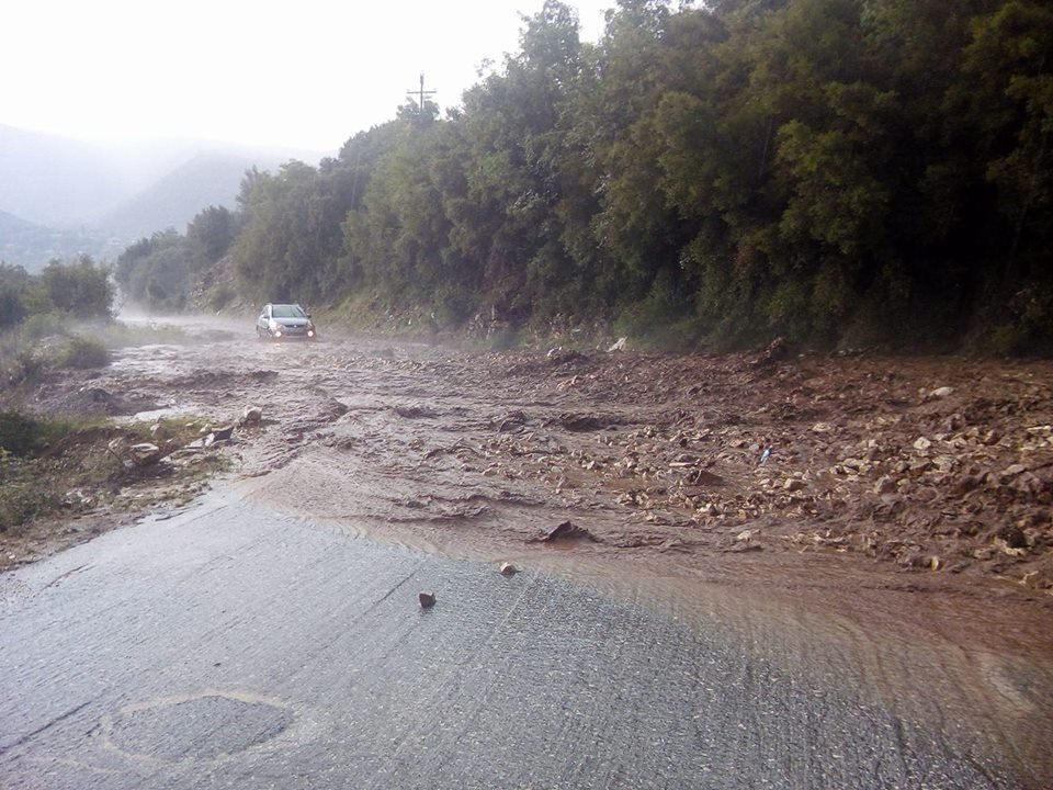 Τρελός καιρός: Στα λευκά τα Τζουμέρκα, το έστρωσε με... χαλάζι! [εικόνες] | iefimerida.gr 1